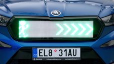 Skoda тества мотиран на решетката светофар за пешеходци