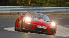 Porsche GT2 RS MR стана най-бързият „пътен” автомобил на „Нюрбургринг” (ВИДЕО)