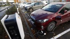 Задръстванията на станциите за зареждане убиват електрическата мечта на ЕС