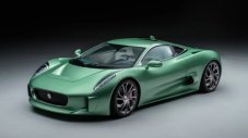 Jaguar от филм за Джеймс Бонд излиза на пътя
