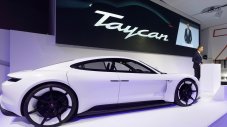 Porsche Taycan вече краде клиенти от Tesla