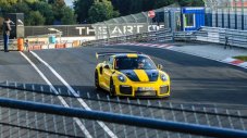 Porsche 911 посяга към абсолютния рекорд на &bdquo;Нюрбургринг&rdquo; (ВИДЕО)