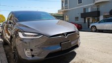 Tesla изтегля повече от 2,2 млн коли заради... дребен шрифт