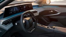 Новото Peugeot 3008 получи огромен извит екран