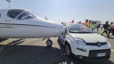 Жена блъсна самолет с... Fiat Panda