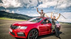 Да хванеш стрелата: Skoda постави още един странен рекорд (ВИДЕО)
