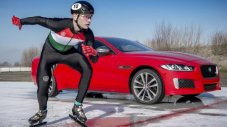 Кой е по-бърз на лед: Jaguar XE Sport 300 или олимпийски шампион по шорттрек (ВИДЕО)