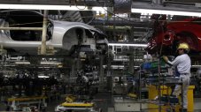 Toyota рестартира проектите си за заводи в Мексико и Китай