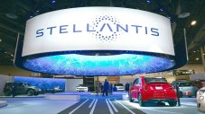 Stellantis вкарва 700 000 автомобила в сервизите си