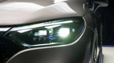 Как автомобилът разбира кога да превключи на къси фарове