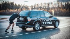 IT-специалист постави световен рекорд по бутане на кола