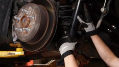 Как шофьори чупят амортисьорите на колите си, без да знаят