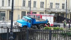 ЗИЛ се опита да скочи в реката от Лъвов мост