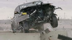 Мантинелите на пътя не могат спрат тежките електромобили