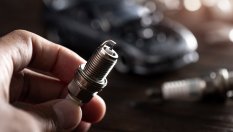 Цветът на свещите подсказва за скрит проблем с двигателя