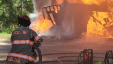 Tesla и хибридно Volvo изгоряха при зареждане в гараж на къща