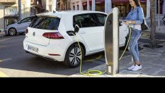 Урсула фон дер Лайен: Европа има план за производство на достъпни EV