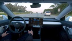 Tesla ще ви вози сама срещу 199 долара на месец