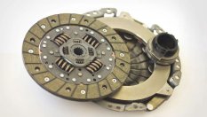 Защо не работи освобождаващият лагер на съединителя?