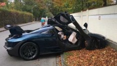Чисто нов McLaren Senna бе разбит  час след продажбата му