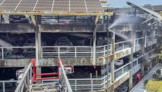 Пожар изпепели 50 коли на летищен паркинг