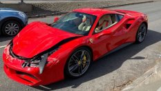 Ново Ferrari 488 оцеля само минути на пътя