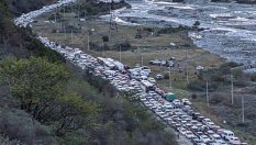 Границата на Русия с Грузия се превърна в автомобилен пазар