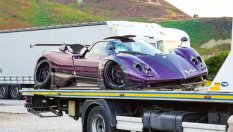 Суперкола, правена за Люис Хамилтън, беше разбита в Уелс