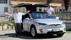 Как се справя Tesla Model X след 320 000 км пробег?
