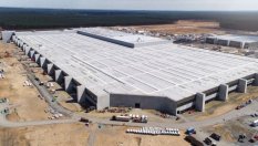 Екоактивисти извадиха от строя германската фабрика на Tesla