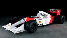 Легендарен болид на Айртон Сена се продава