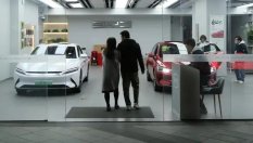 Китай предизвика глобален срив в продажбите на електромобили 