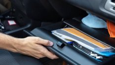 Полицаи съветват: Винаги оставяйте жабката отворена!