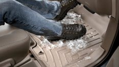 Гумени стелки за кола - повече проблеми, отколкото помощ