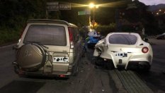 Заспал шофьор удари четири Ferrari-та