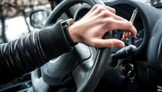 Пушенето зад волана е вредно не само за здравето