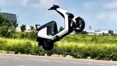 Скутер на Xiaomi се движи сам - дори без водач