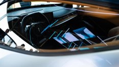 Предните стъкла от ново поколение имат повече функции от смартфон