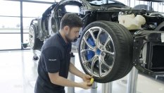 Bugatti показа в детайли как се прави Chiron