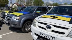 Джереми Кларксън подкрепи Украйна с пикапи