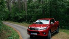 Кучетата на войната: тестваме новата Toyota Hilux 