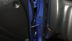 Защо е необходимо да се мият и смазват пантите на вратите?