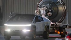Вижте как Tesla Cybertruck тегли ракетен двигател