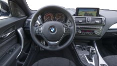 Защо таблото на BMW свети в оранжево?