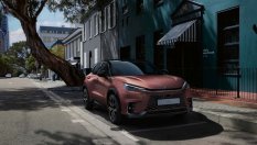 Lexus представи най-малкия си кросоувър 