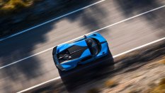 Блогър и тест-пилот изпробваха Bugatti Chiron Pur Sport