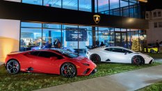 Шефът на Lamborghini разкри електрическото бъдеще и защити V12