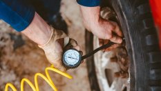 Може ли шофиране с ниско налягане в гумите да повреди трансмисията?