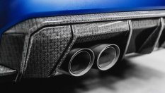 Защо спортните автомобили заменят въглеродните влакна с лен