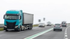 Проста маневра може да спаси живота ви, когато спрете зад камион